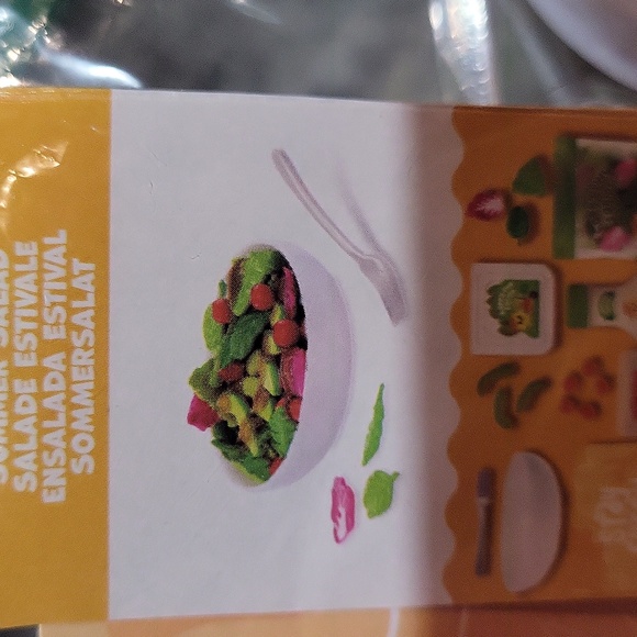 Miniverse Make It Mini Food Summer Salad - Picture 2 of 4